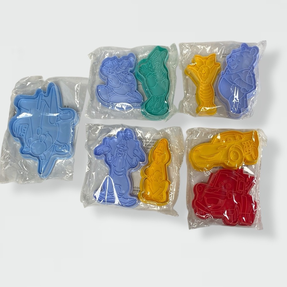 Disney Cars Winnie Pooh Donald Duck Cookie Cutter Plastic Cakes Lot of 9